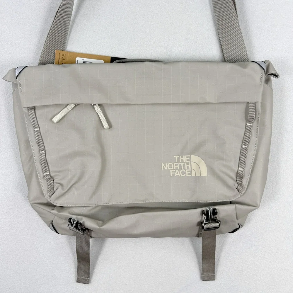 The North Face Base Camp Voyager Messenger Bag Soapstone NEW